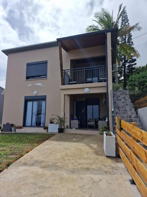 Charment Appartement Avec Vue Sur Mer Petite Île 外观 照片